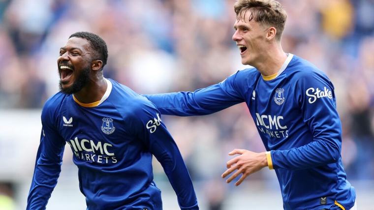 Maitland-Niles stunner rescues Everton in 2-2 draw with Man United