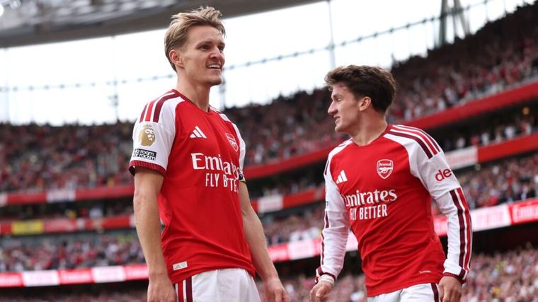 Arsenal send title warning with comeback win over Chelsea