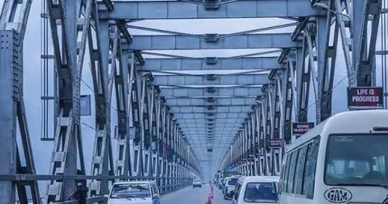 First Niger Bridge shut down for emergency repairs as FG directs motorists to alternative route