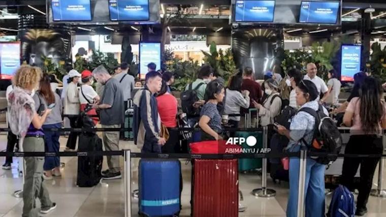 Indonesia cancels flights, closes airports due to Anak Krakatoa volcano eruption